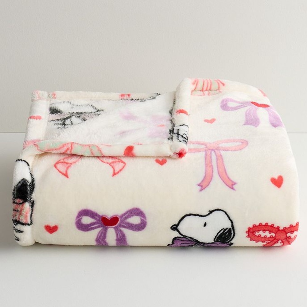Peanuts Snoopy With Bows Plush Throw Blanket